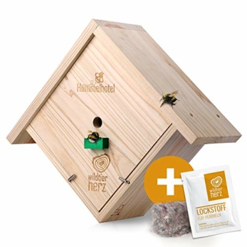 wildtier-herz-i-hummelhotel-zum-aufhaengen-inkl-hummel-lockstoff-nistmaterial-nisthilfe-fuer-hummeln-aus-wetterfestem-massiv-holz-hummelhaus-insektenhotel-fuer-den-garten-1